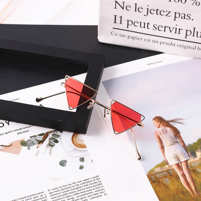 Lunettes de soleil enfant – Monture triangulaire dorée UV400 (3-9 ans)