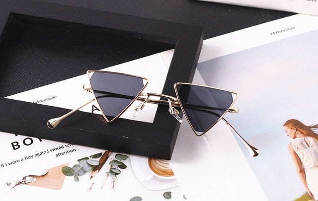Lunettes de soleil enfant – Monture triangulaire dorée UV400 (3-9 ans)