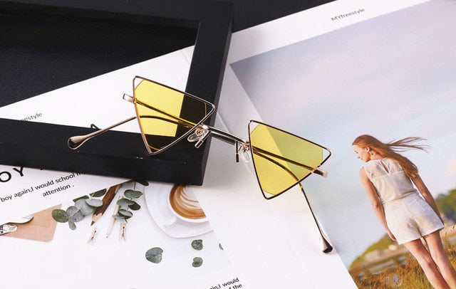 Lunettes de soleil enfant – Monture triangulaire dorée UV400 (3-9 ans)