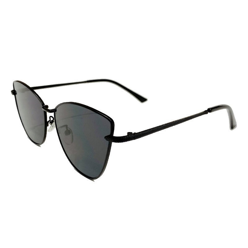Lunettes de soleil œil de chat petit cadre métal – Photo de rue | Femme