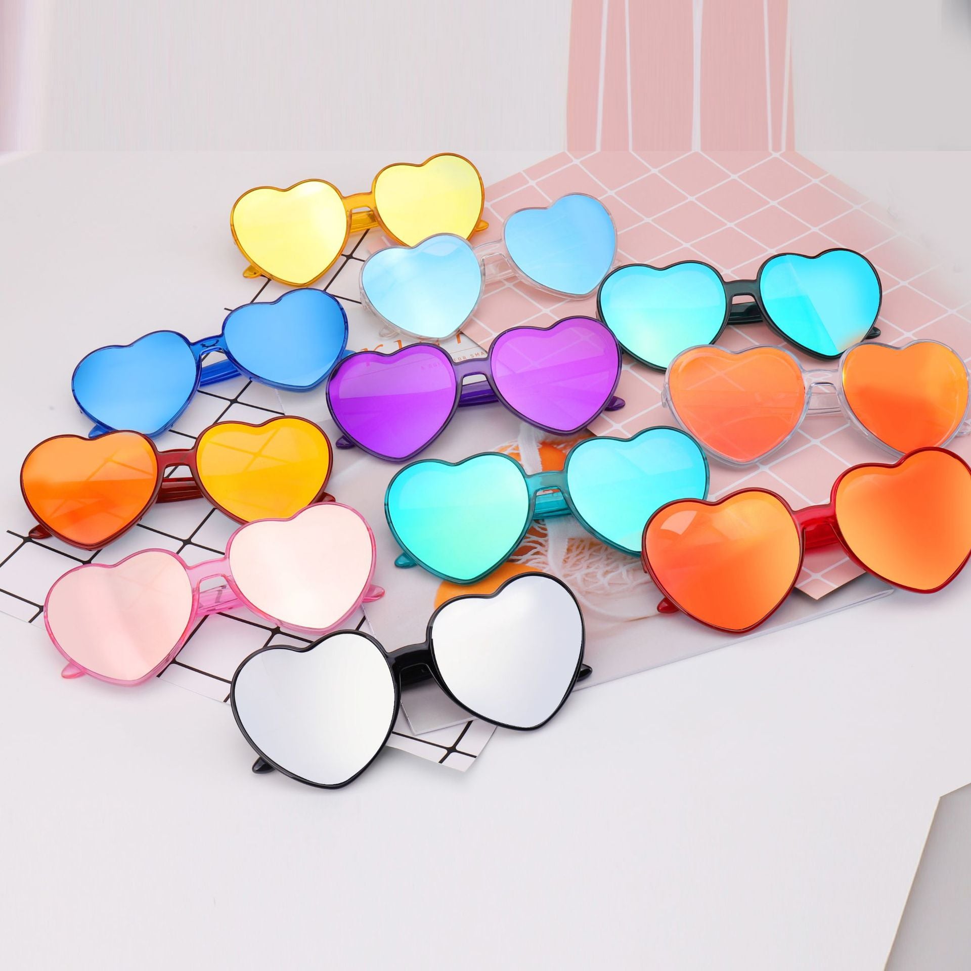 Lunettes cœur colorées – Soirée & Fête